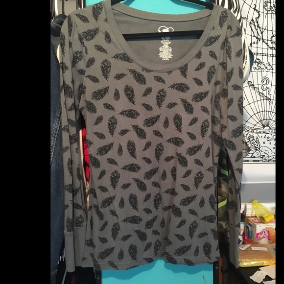 Clothes - Picture 2 of 3